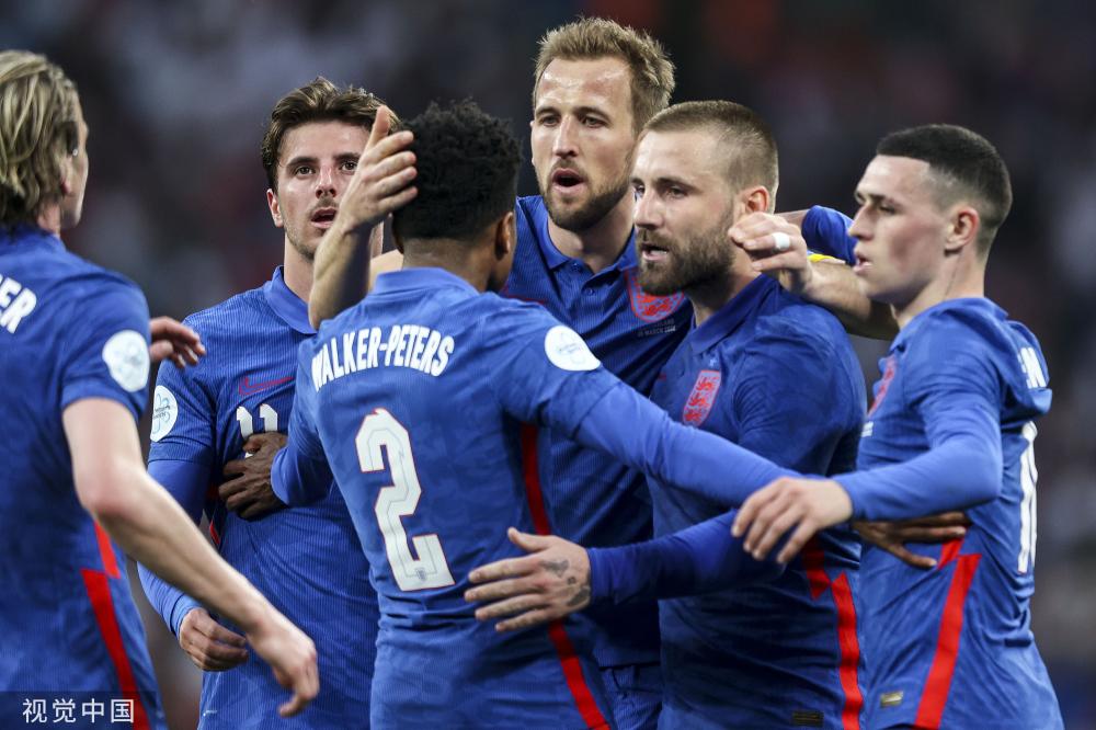 英格兰横扫瑞士，格拉利什三分雨点燃全场