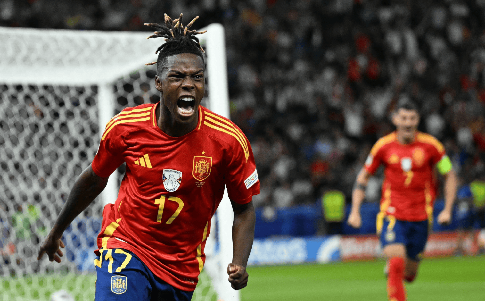 包含西班牙再战成功，锁定欧洲杯资格的词条