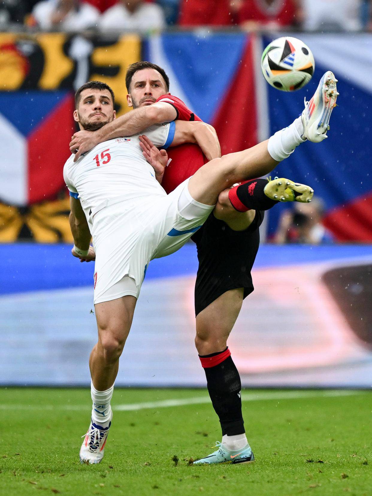 包含格鲁吉亚队连续两场比赛不败的词条