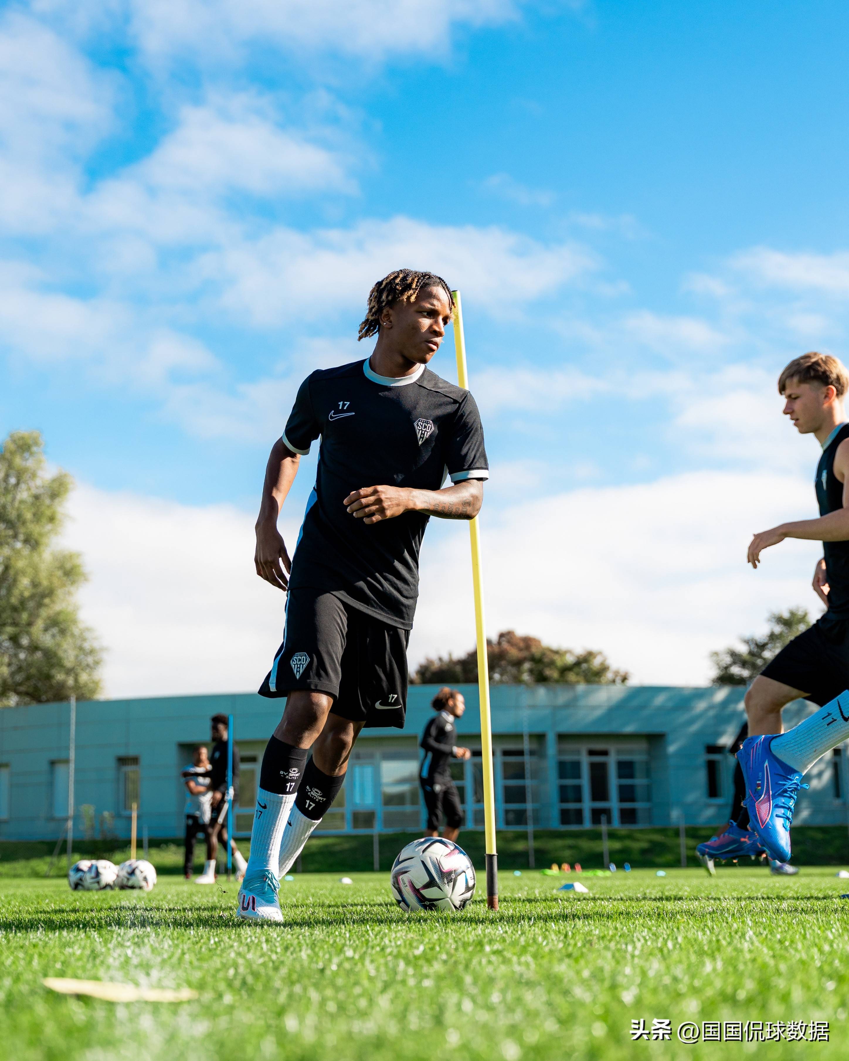 里昂取得胜利，对手梅斯始终拼搏的简单介绍