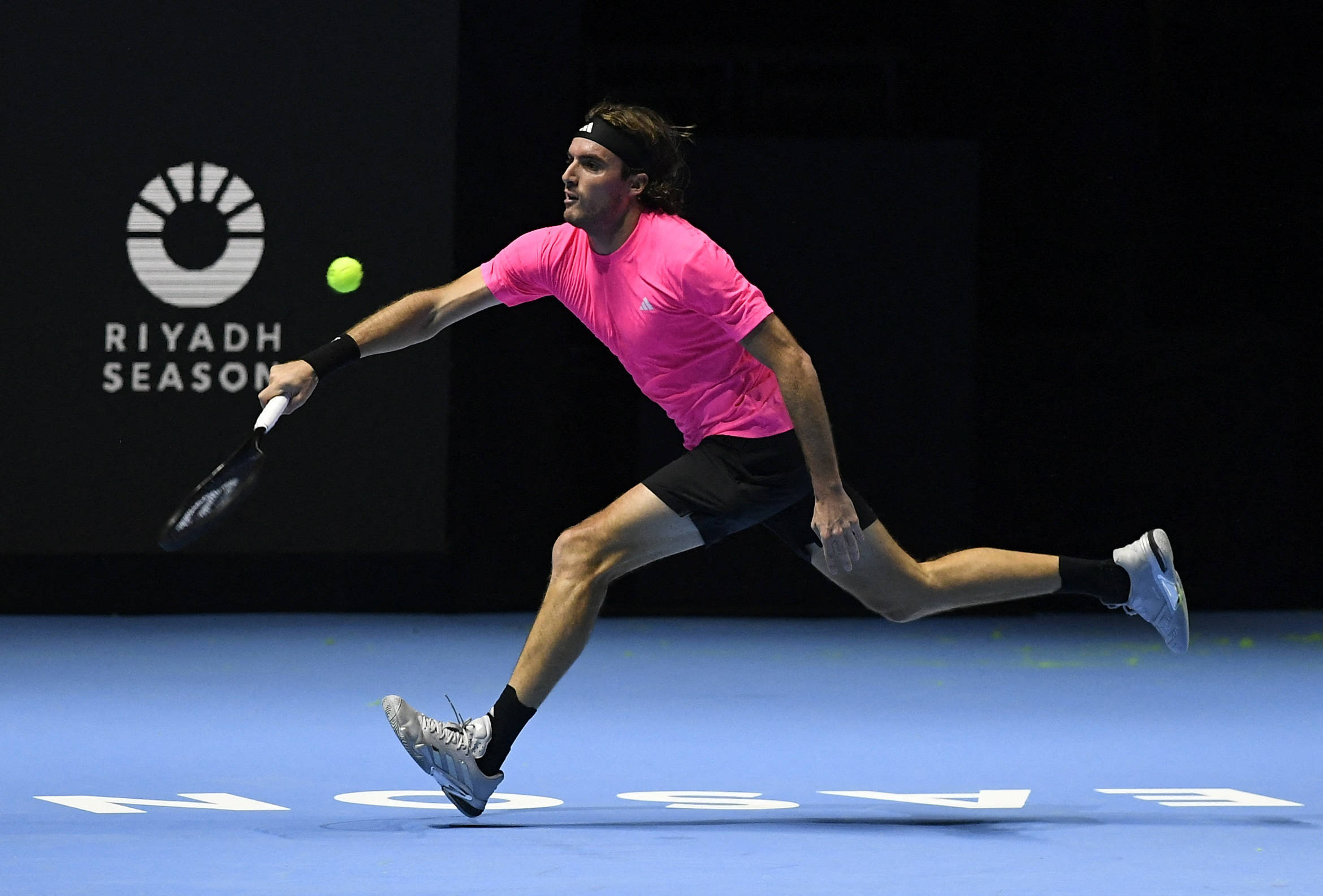 日本网球队碾压德国网球队，西西帕斯爆发神勇的简单介绍