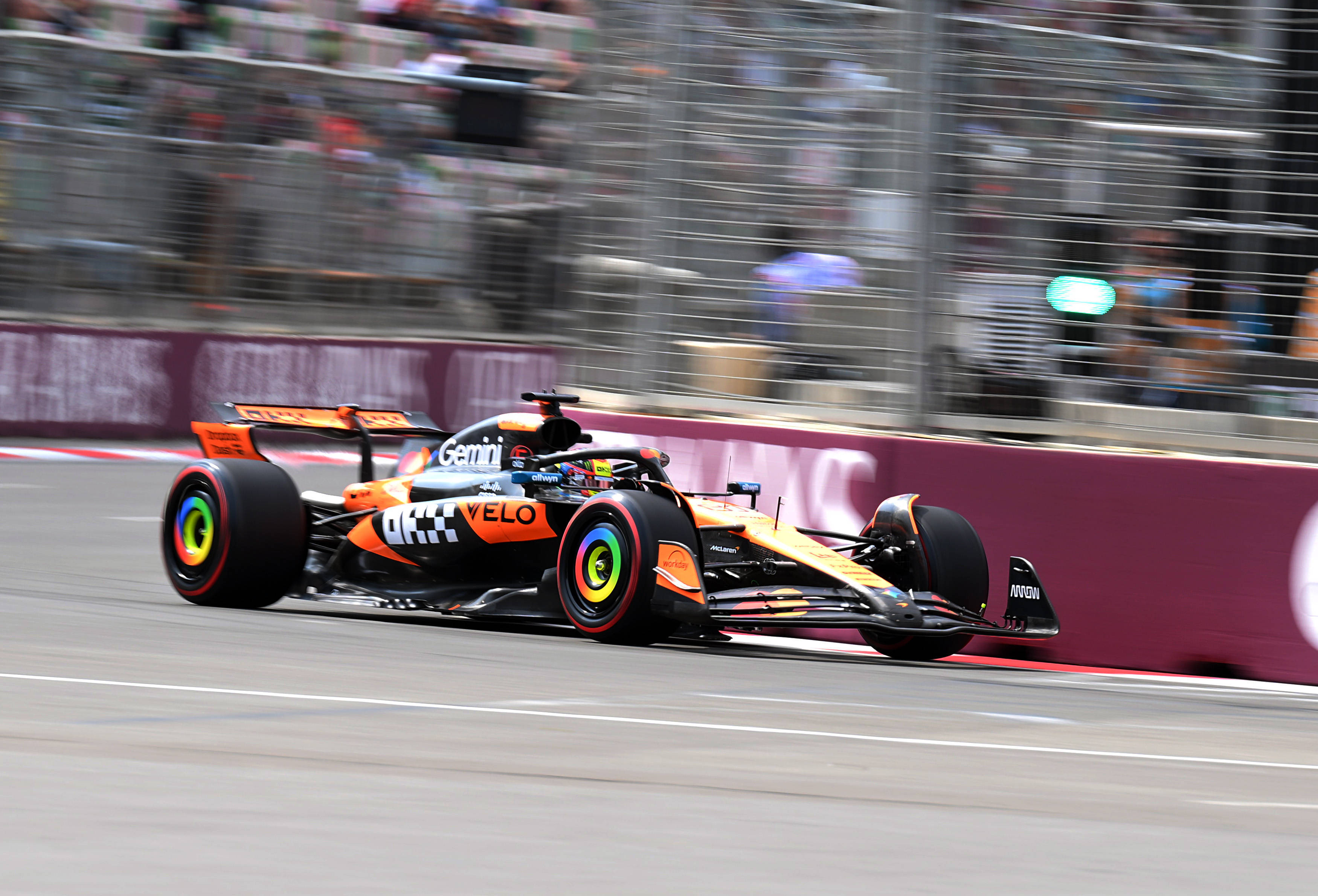 红牛车队横扫阿斯顿马丁，皮亚斯特里惊艳四座的简单介绍