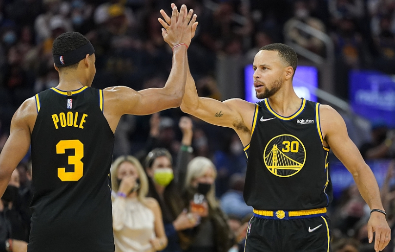 关于掘金完胜浙江队，利拉德统治全场的信息