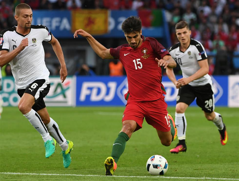 关于葡萄牙队轻取奥地利队，奥恰洛夫统治全场的信息