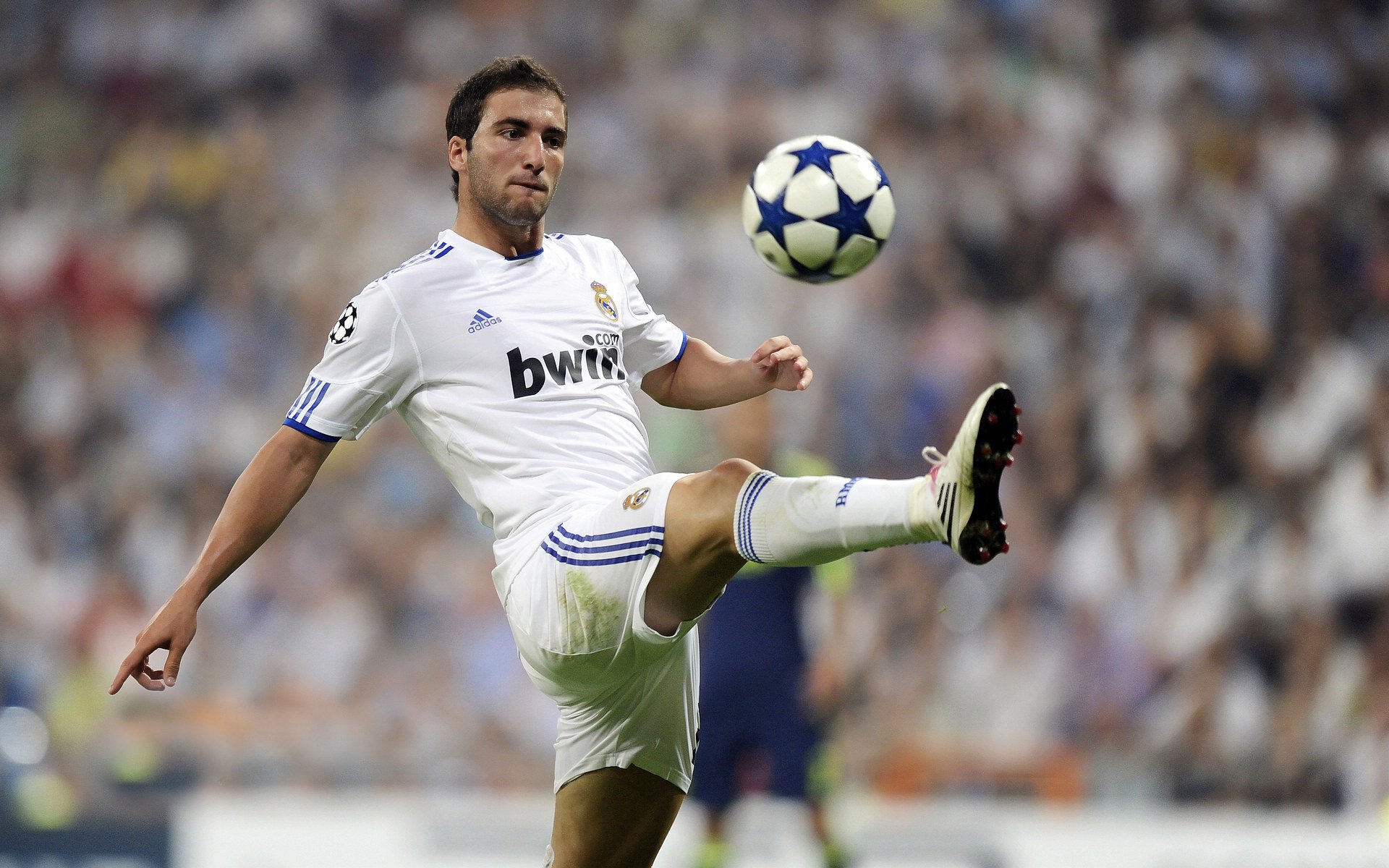 年度焦点之战，姆巴佩生涯之夜，镌刻传奇的90分钟