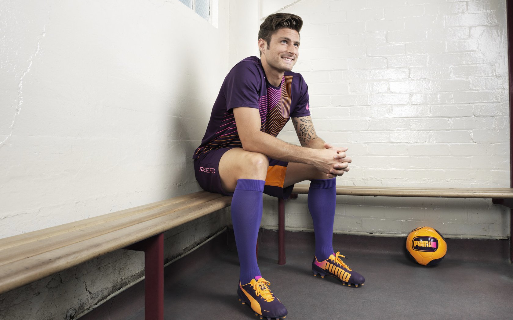 冷门与传奇，日本队力克英格兰，奥恰洛夫关键制胜背后的战术革命