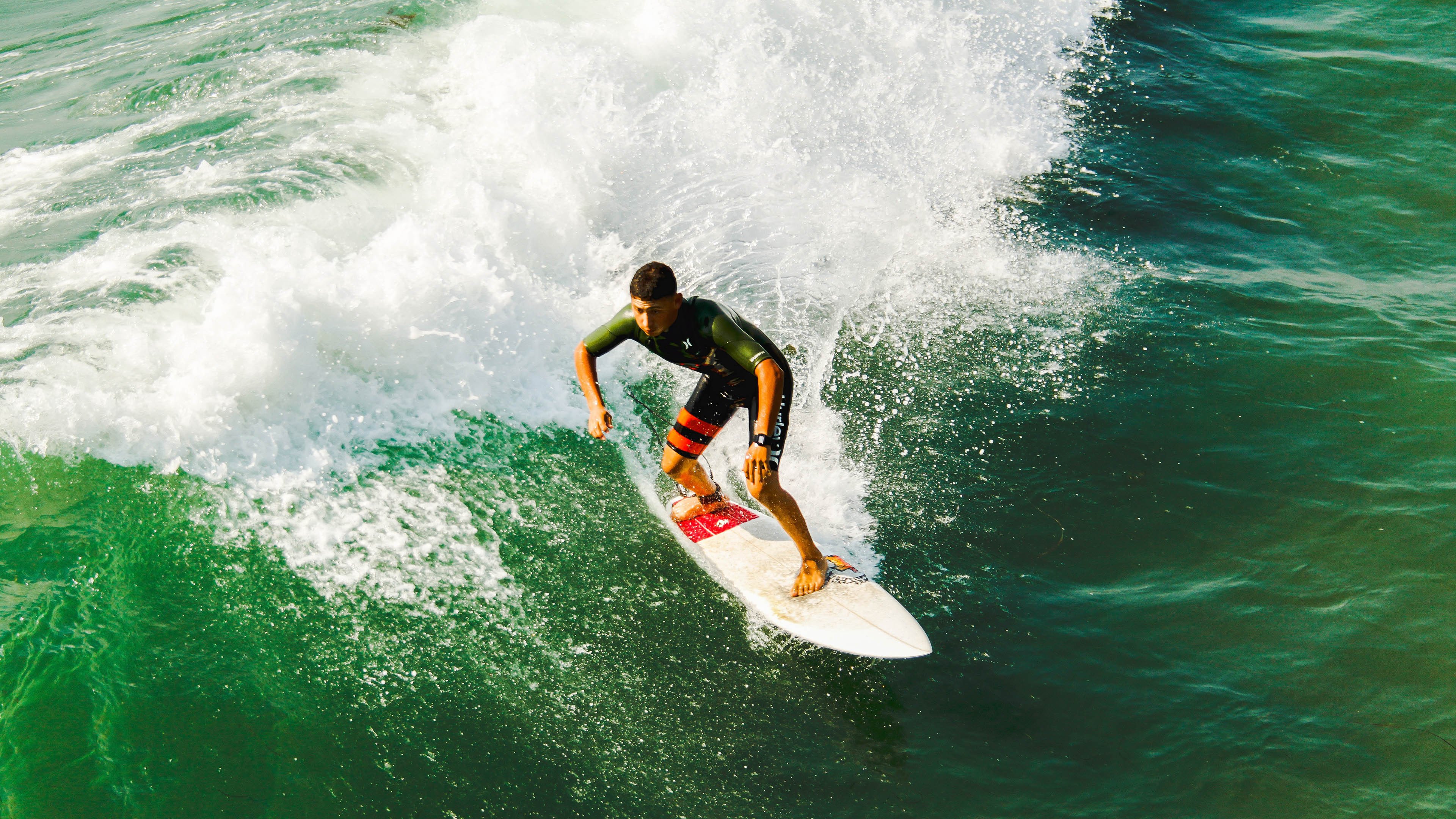 鹈鹕险胜马刺，克莱·汤普森状态火热，投射艺术再现巅峰